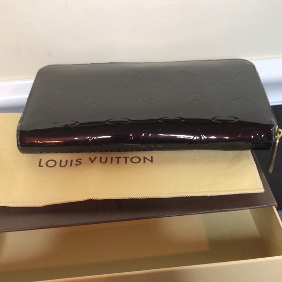 LOUIS VUITTON Amarante Vernis Monogram Multiclefs Key Card Holder - Picture 16 of 16